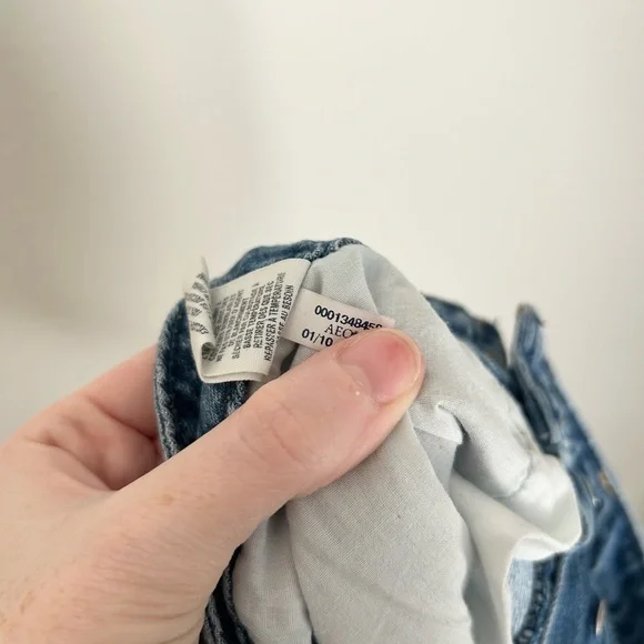 American Eagle 2010 Distressed Jean Shorts - Size 8 - Picture 7 of 7